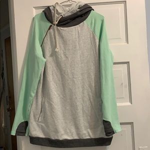 &ave 2XL hoodie. Worn once. Great condition.